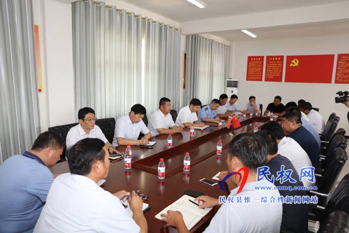 縣委副書記、縣長張團(tuán)結(jié)查看我縣水源地治理進(jìn)展情況