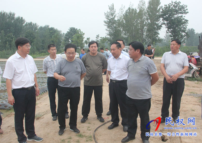 副市長張家明深入我縣調(diào)研扶貧產(chǎn)業(yè)發(fā)展情況 副市長張家明深入我縣調(diào)研扶貧產(chǎn)業(yè)發(fā)展情況