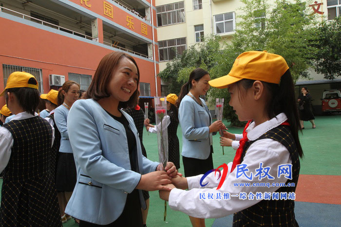 育才雙語小學舉行教師節(jié)慶典活動 育才雙語小學舉行教師節(jié)慶典活動