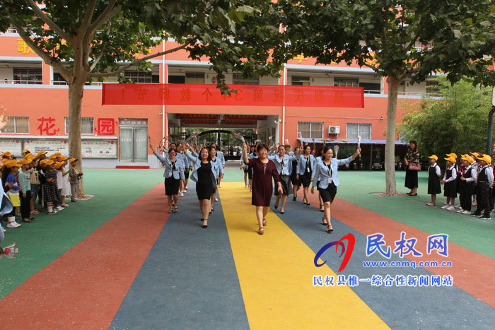育才雙語小學舉行教師節(jié)慶典活動 育才雙語小學舉行教師節(jié)慶典活動