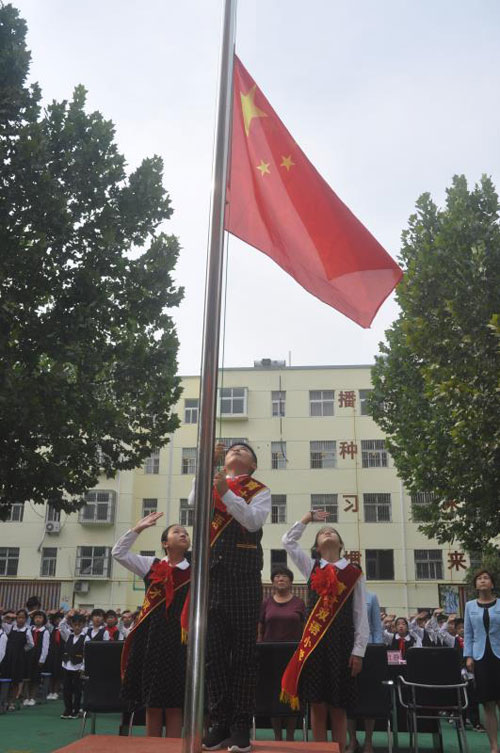育才雙語(yǔ)小學(xué)開(kāi)學(xué)典禮 育才雙語(yǔ)小學(xué)開(kāi)學(xué)典禮