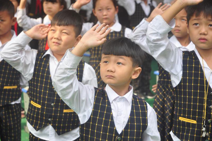 育才雙語(yǔ)小學(xué)開(kāi)學(xué)典禮 育才雙語(yǔ)小學(xué)開(kāi)學(xué)典禮