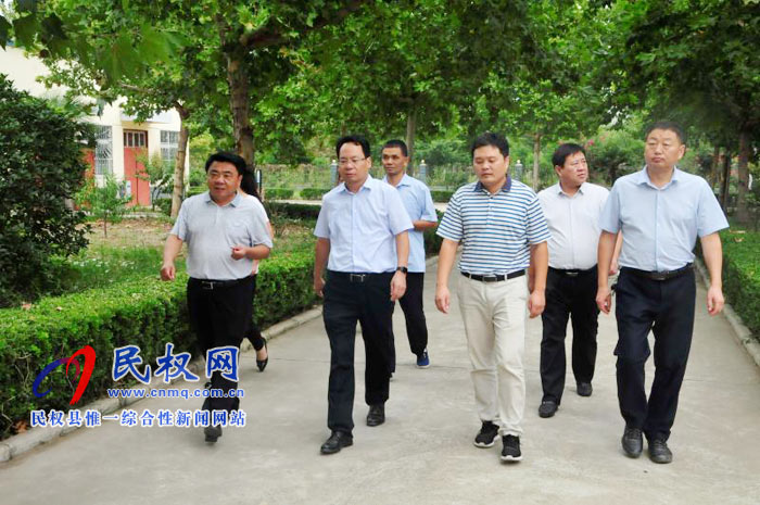 省市專家調(diào)研我縣創(chuàng)建國家園林縣城評審工作 省市專家調(diào)研我縣創(chuàng)建國家園林縣城評審工作