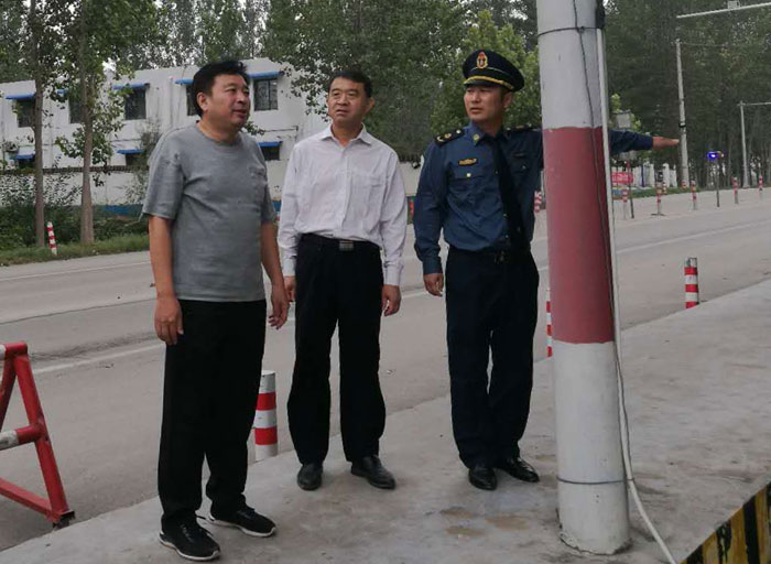 副縣長陳進(jìn)領(lǐng)調(diào)研農(nóng)村公路建設(shè) 副縣長陳進(jìn)領(lǐng)調(diào)研農(nóng)村公路建設(shè)