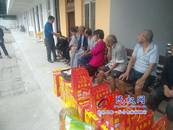 縣工商聯(lián)和愛心企業(yè)中秋節(jié)前夕到野崗鎮(zhèn)續(xù)寫愛老敬老情 縣工商聯(lián)和愛心企業(yè)中秋節(jié)前夕到野崗鎮(zhèn)續(xù)寫愛老敬老情