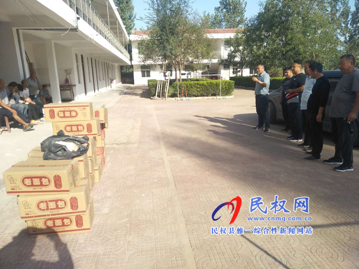 縣工商聯(lián)和愛心企業(yè)中秋節(jié)前夕到野崗鎮(zhèn)續(xù)寫愛老敬老情 縣工商聯(lián)和愛心企業(yè)中秋節(jié)前夕到野崗鎮(zhèn)續(xù)寫愛老敬老情