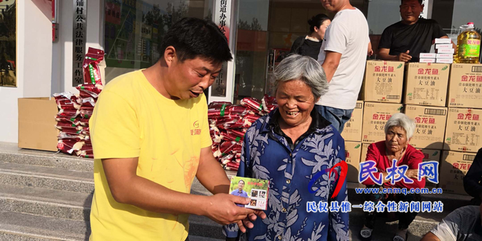 中秋送唱機(jī) 政策入民心——綠洲街道辦事處借傳統(tǒng)佳節(jié)做足農(nóng)村文章 中秋送唱機(jī) 政策入民心——綠洲街道辦事處借傳統(tǒng)佳節(jié)做足農(nóng)村文章