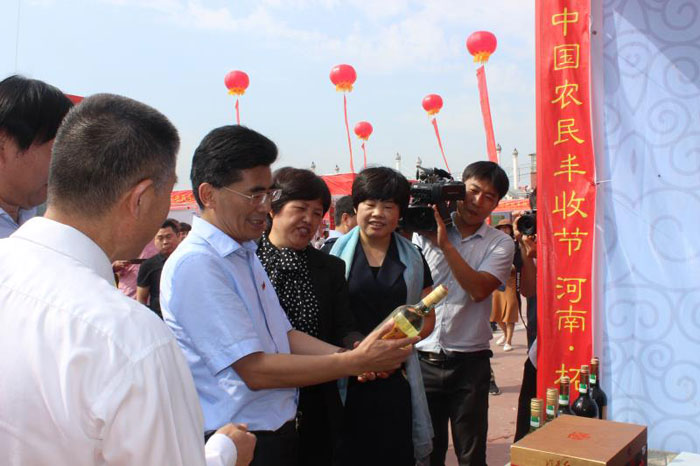 民權(quán)縣參加商丘(柘城)分會場舉辦的“河南省首屆中國農(nóng)民豐收節(jié)” 民權(quán)縣參加商丘(柘城)分會場舉辦的“河南省首屆中國農(nóng)民豐收節(jié)”