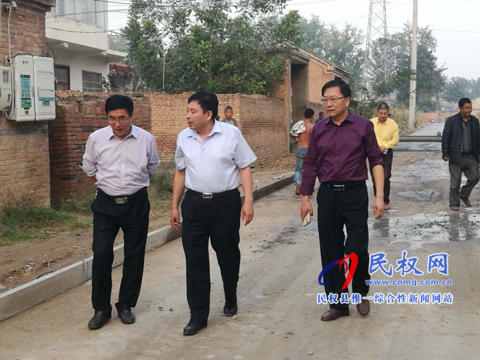 市交通運輸局副局長任河亮蒞臨民權(quán)調(diào)研農(nóng)村公路建設(shè) 市交通運輸局副局長任河亮蒞臨民權(quán)調(diào)研農(nóng)村公路建設(shè)