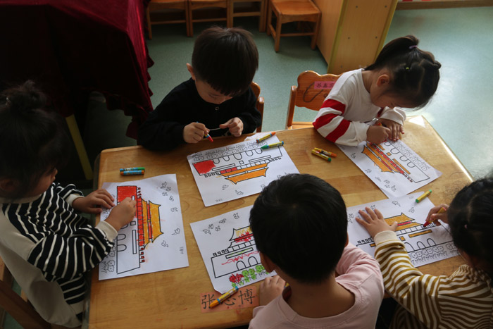 民東新區(qū)實驗幼兒園開展“慶祝國慶節(jié)”活動 民東新區(qū)實驗幼兒園開展“慶祝國慶節(jié)”活動