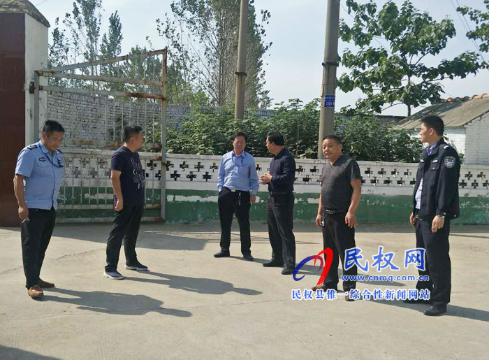 縣林業(yè)局到北關(guān)木材檢查站慰問一線工作人員 縣林業(yè)局到北關(guān)木材檢查站慰問一線工作人員