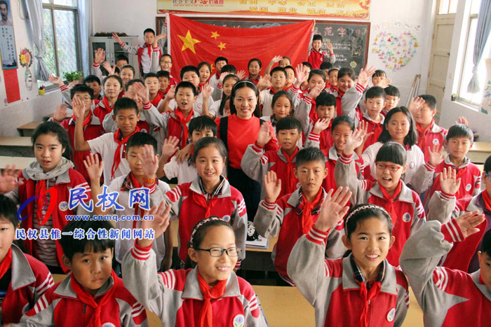 縣實(shí)驗(yàn)小學(xué)開(kāi)展“喜迎國(guó)慶，濃濃愛(ài)國(guó)情”愛(ài)國(guó)主義教育活動(dòng)