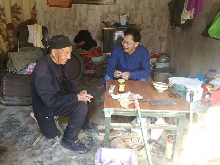 縣委常委、紀委書記、監(jiān)察委主任張亞光到胡集鄉(xiāng)調研脫貧攻堅工作