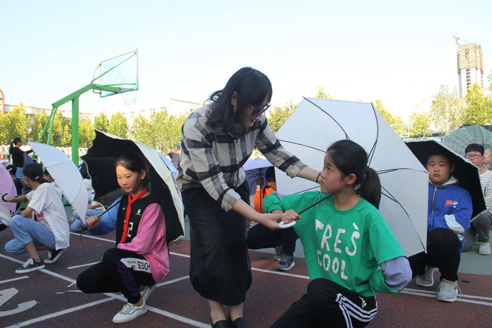 民權(quán)縣實驗小學大型團體操排練進行時 民權(quán)縣實驗小學大型團體操排練進行時