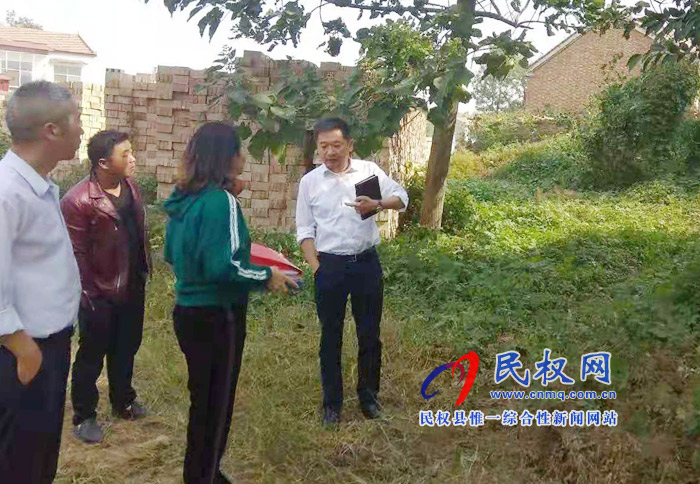 縣委常委、縣委辦公室主任孟亞松到野崗鎮(zhèn)檢查指導(dǎo)脫貧攻堅和人居環(huán)境建設(shè)工作