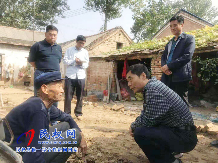 縣委常委、組織部長何玉明到褚廟鄉(xiāng)西張樓村督導(dǎo)查看脫貧攻堅工作