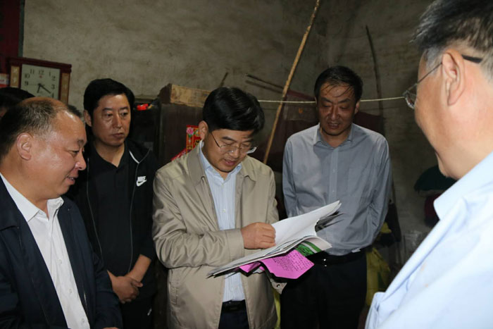 縣委副書記、縣長張團(tuán)結(jié)下鄉(xiāng)督導(dǎo)調(diào)研脫貧攻堅(jiān)工作