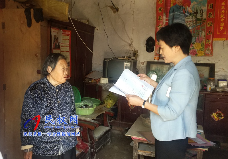 縣人大常委會(huì)主任周燕到老顏集鄉(xiāng)唐莊村調(diào)研脫貧攻堅(jiān)工作 縣人大常委會(huì)主任周燕到老顏集鄉(xiāng)唐莊村調(diào)研脫貧攻堅(jiān)工作