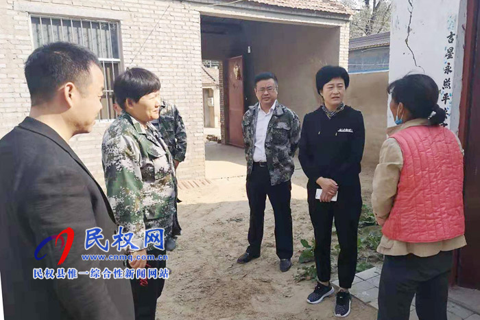 縣人大常委會(huì)主任周燕到王莊寨鎮(zhèn)督導(dǎo)脫貧攻堅(jiān)工作 縣人大常委會(huì)主任周燕到王莊寨鎮(zhèn)督導(dǎo)脫貧攻堅(jiān)工作