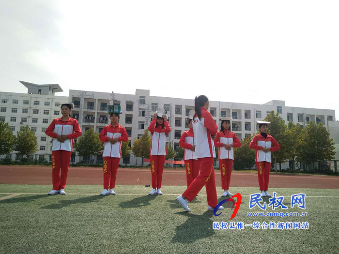 青年志愿者爭分奪秒訓(xùn)練 最美姿態(tài)迎接“糧博會” 青年志愿者爭分奪秒訓(xùn)練 最美姿態(tài)迎接“糧博會”