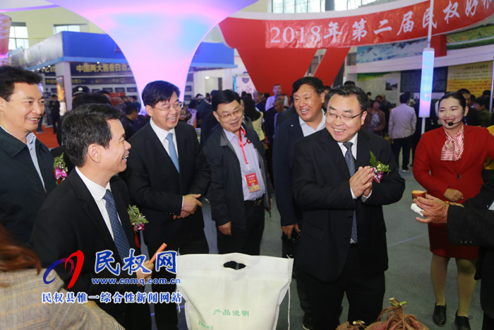 國家糧食和物資儲備局副局長盧景波參觀我縣高新區(qū) 國家糧食和物資儲備局副局長盧景波參觀我縣高新區(qū)