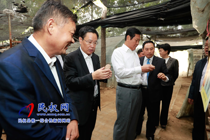 河南省十二屆人大常委會副主任趙建才蒞民調(diào)研脫貧攻堅和生態(tài)建設工作 河南省十二屆人大常委會副主任趙建才蒞民調(diào)研脫貧攻堅和生態(tài)建設工作