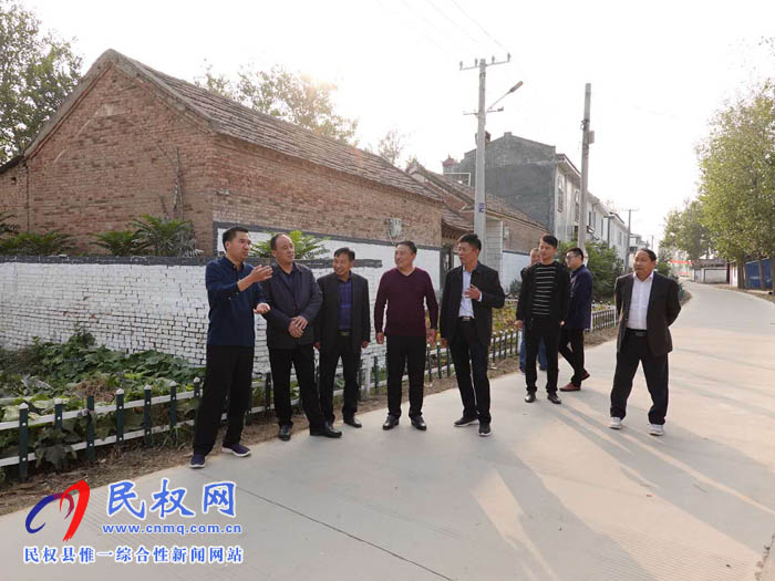 縣住建局組織建筑企業(yè)走訪慰問(wèn)貧困戶 縣住建局組織建筑企業(yè)走訪慰問(wèn)貧困戶