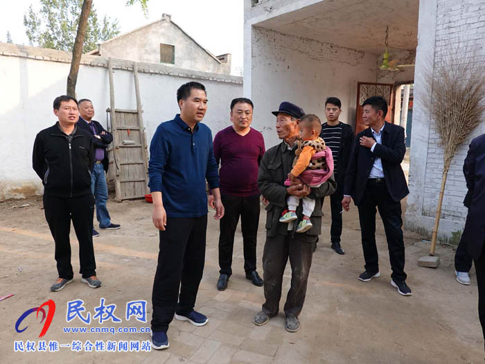 縣住建局組織建筑企業(yè)走訪慰問(wèn)貧困戶 縣住建局組織建筑企業(yè)走訪慰問(wèn)貧困戶