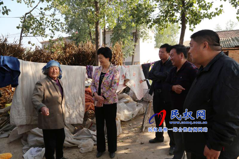 縣人大常委會主任周燕到老顏集鄉(xiāng)督導(dǎo)脫貧攻堅、人居環(huán)境衛(wèi)生整治等工作