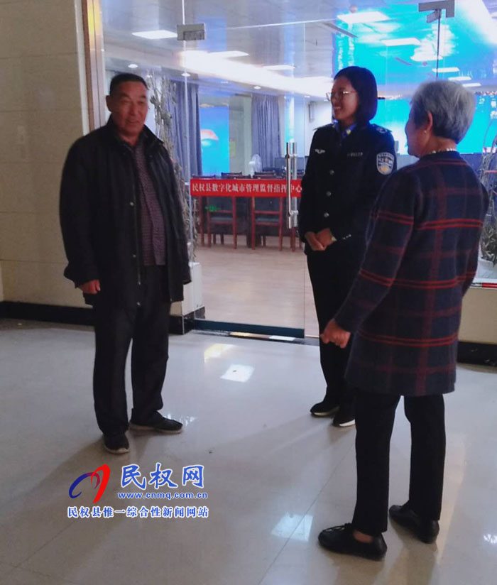 暖心城管:幫助走失男童安全回家 暖心城管:幫助走失男童安全回家