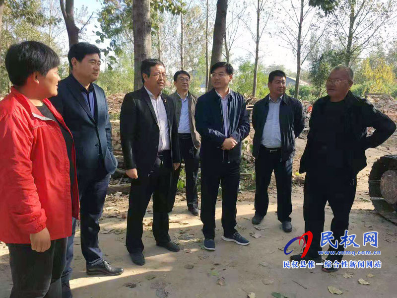 縣委副書記、縣長張團結(jié)查看我縣飲用水源地整治工作及生態(tài)搬遷進展情況
