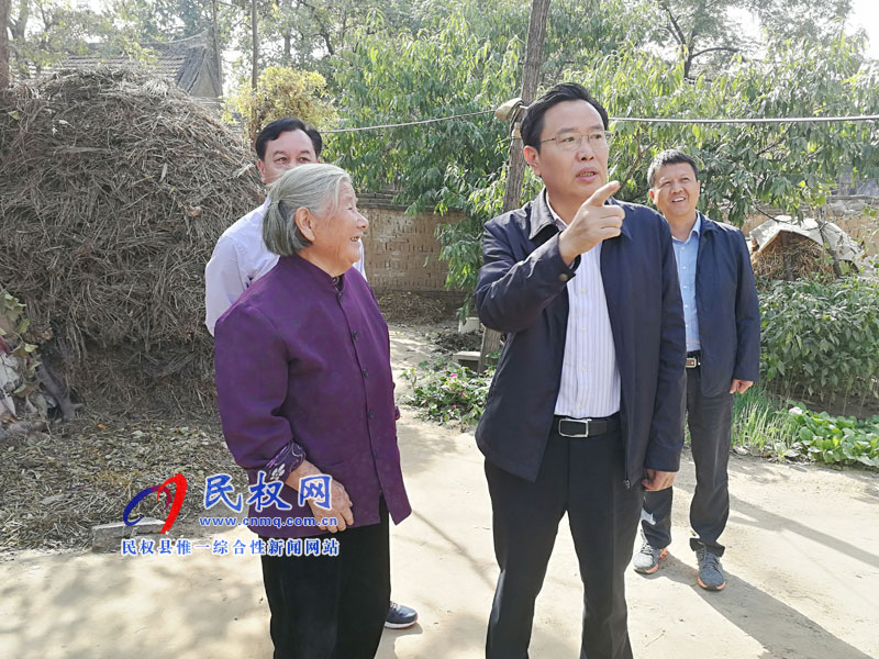 縣委書記姬脈常到人和鎮(zhèn)、龍?zhí)伶?zhèn)調(diào)研脫貧攻堅(jiān)和人居環(huán)境整治工作