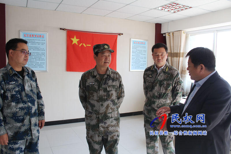 市軍分區(qū)黨委常委、戰(zhàn)備建設處處長蔣偉到南華辦事處檢查指導人武部正規(guī)化建設工作