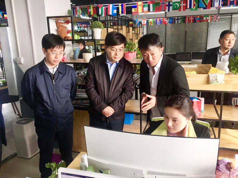 縣委副書記、縣長(zhǎng)張團(tuán)結(jié)帶隊(duì)赴豫發(fā)集團(tuán)開展招商活動(dòng)