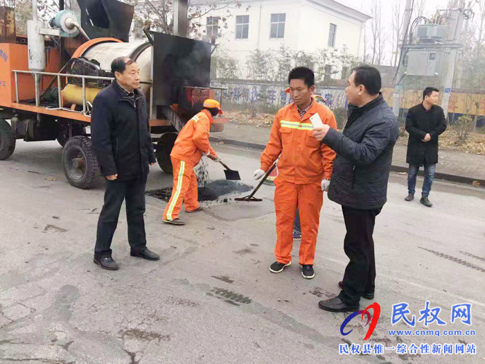 公路局積極開展公路養(yǎng)護(hù)挖補(bǔ)工程 公路局積極開展公路養(yǎng)護(hù)挖補(bǔ)工程