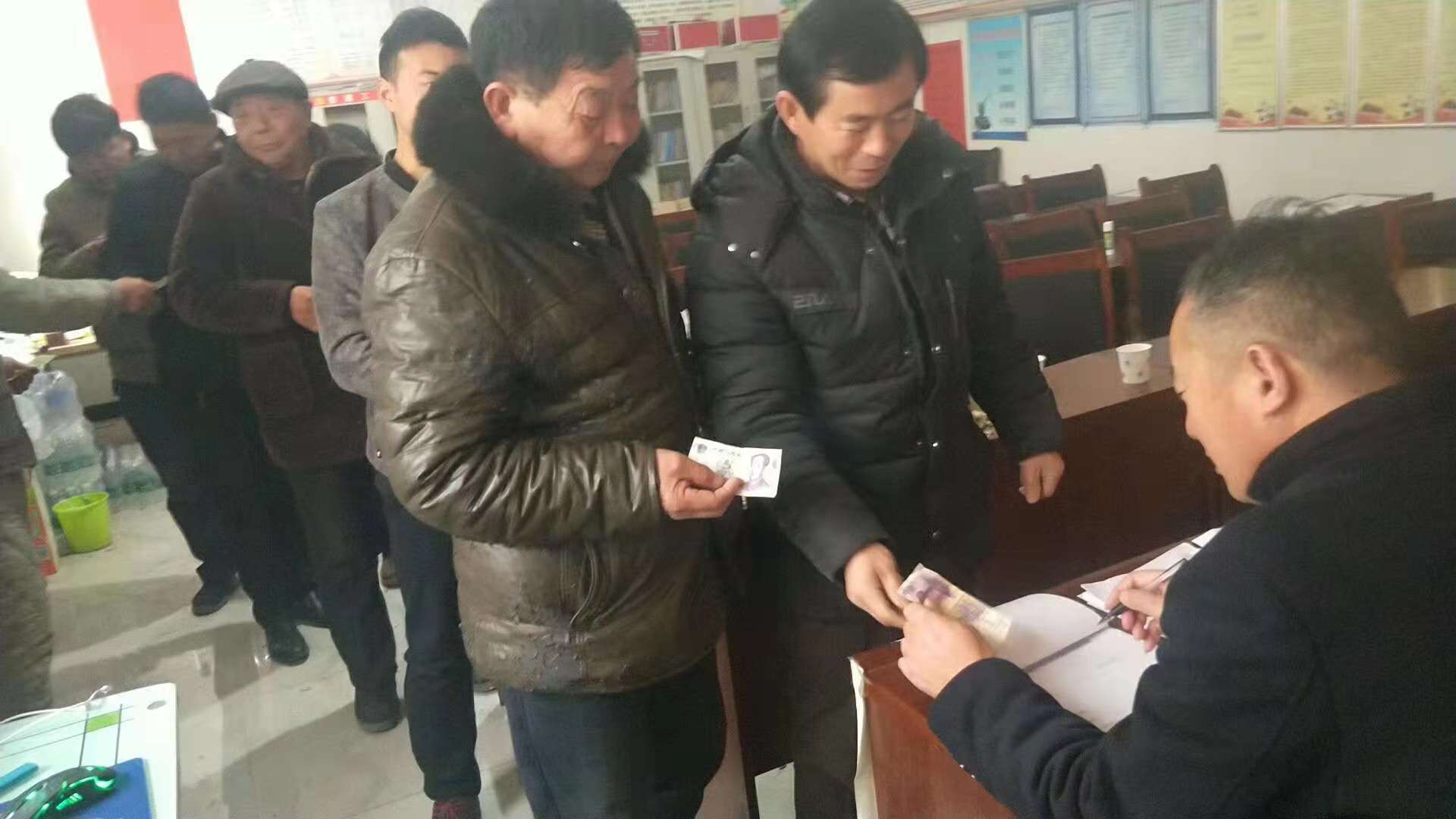 北關鎮(zhèn):黨員履行義務 積極交納黨費 北關鎮(zhèn):黨員履行義務 積極交納黨費