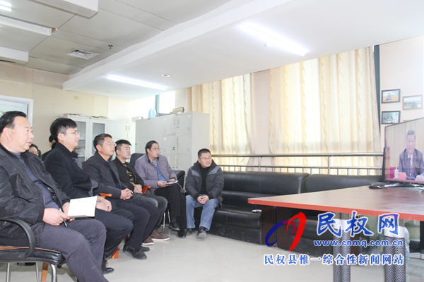我縣各鄉(xiāng)鎮(zhèn)（街道辦）、縣直各單位認真組織全體干部集中收聽收看慶祝改革開放40周年大會
