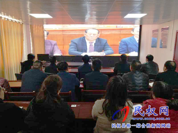 我縣各鄉(xiāng)鎮(zhèn)（街道辦）、縣直各單位認真組織全體干部集中收聽收看慶祝改革開放40周年大會