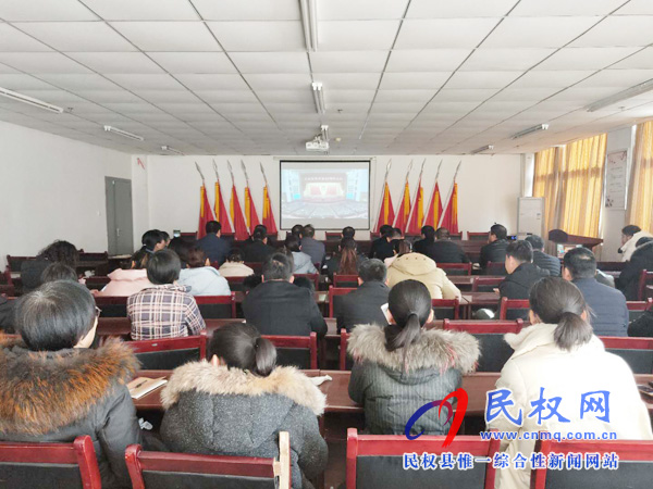 我縣各鄉(xiāng)鎮(zhèn)（街道辦）、縣直各單位認真組織全體干部集中收聽收看慶祝改革開放40周年大會