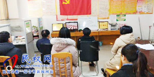 我縣各鄉(xiāng)鎮(zhèn)（街道辦）、縣直各單位認真組織全體干部集中收聽收看慶祝改革開放40周年大會