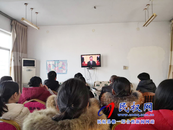 我縣各鄉(xiāng)鎮(zhèn)（街道辦）、縣直各單位認真組織全體干部集中收聽收看慶祝改革開放40周年大會
