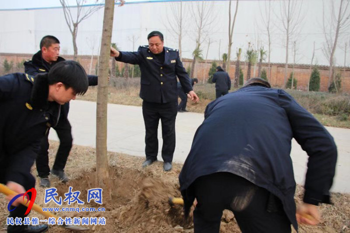 縣城管執(zhí)法局：開展義務(wù)植樹活動