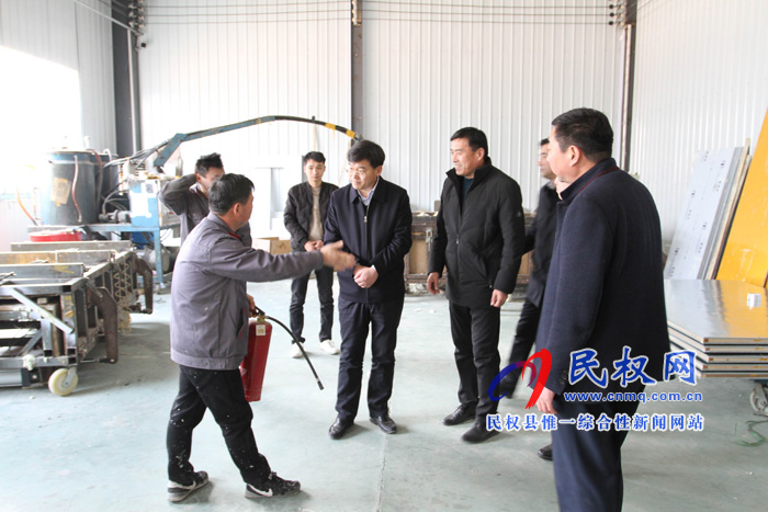 縣委副書記、縣長張團(tuán)結(jié)暗訪督察我縣企業(yè)安全生產(chǎn)工作
