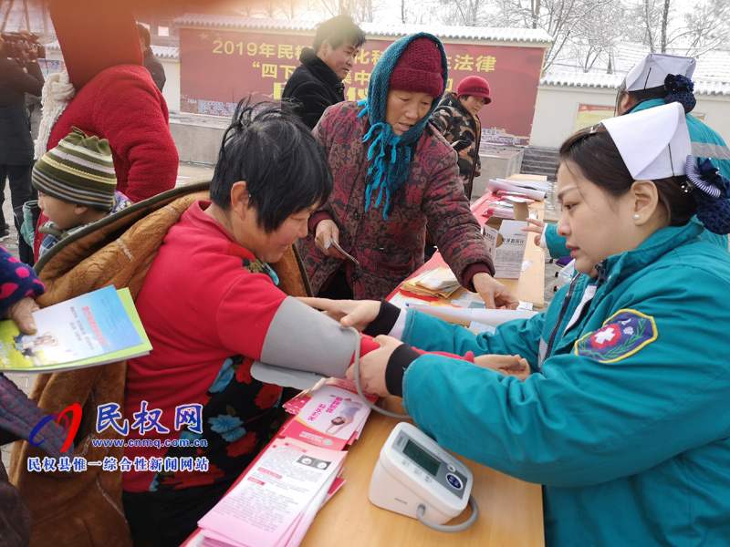 我縣開展文化科技衛(wèi)生法律“四下鄉(xiāng)”集中示范活動(dòng) 我縣開展文化科技衛(wèi)生法律“四下鄉(xiāng)”集中示范活動(dòng)