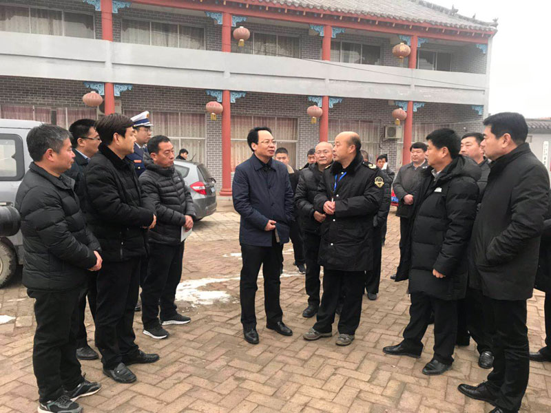 縣委常委、常務副縣長李啟峰到白云寺鎮(zhèn)檢查指導臘八節(jié)活動準備工作