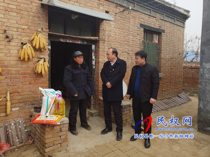 縣食藥監(jiān)局走訪慰問(wèn)貧困戶 寒冬時(shí)節(jié)送溫暖 縣食藥監(jiān)局走訪慰問(wèn)貧困戶 寒冬時(shí)節(jié)送溫暖