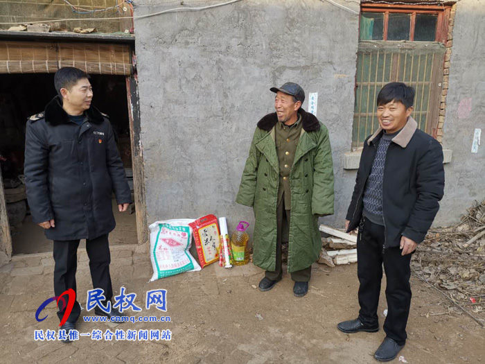 縣食藥監(jiān)局走訪慰問(wèn)貧困戶 寒冬時(shí)節(jié)送溫暖