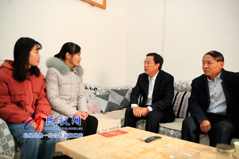 縣四大家領(lǐng)導(dǎo)走訪慰問困難群眾、下崗失業(yè)特困職工和企業(yè)軍轉(zhuǎn)干部