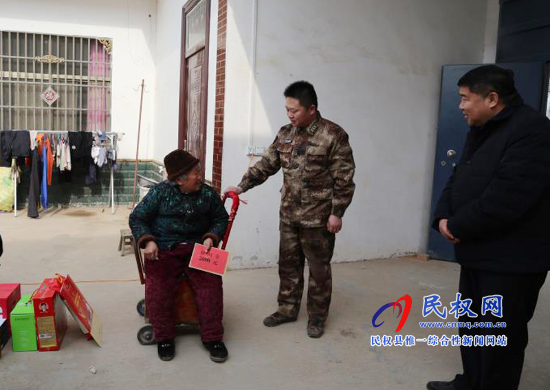 商丘軍分區(qū)領(lǐng)導(dǎo)到老顏集鄉(xiāng)慰問(wèn)現(xiàn)役軍人 商丘軍分區(qū)領(lǐng)導(dǎo)到老顏集鄉(xiāng)慰問(wèn)現(xiàn)役軍人