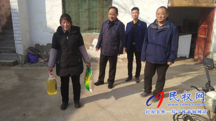 縣住建局開展年關(guān)慰問貧困戶送溫暖活動 縣住建局開展年關(guān)慰問貧困戶送溫暖活動